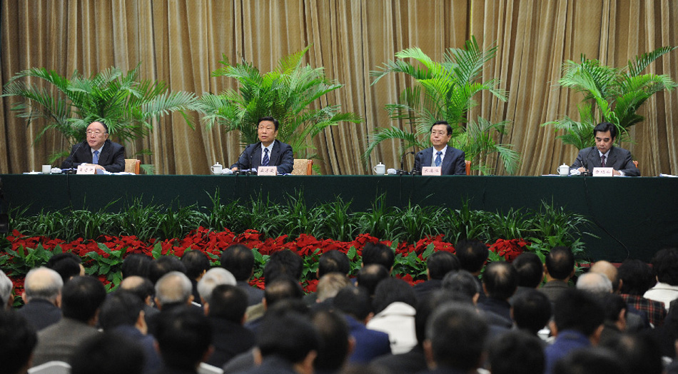 中央領(lǐng)導(dǎo)最新人事變動(dòng)，政治與日常的交織，愛與陪伴的溫馨故事標(biāo)題為政治變遷中的溫情時(shí)刻