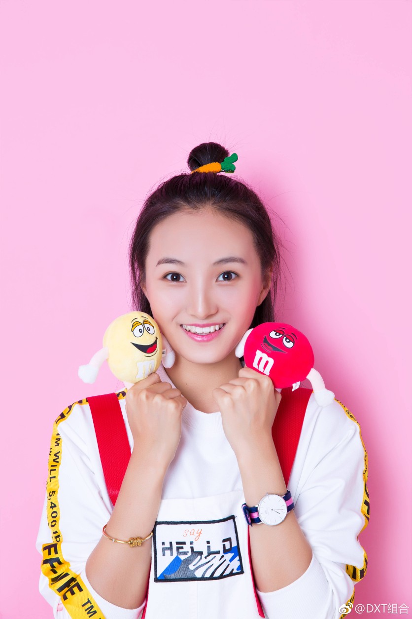 牛欣欣最新夢(mèng)幻少女照片曝光，清新亮相驚艷眾人！