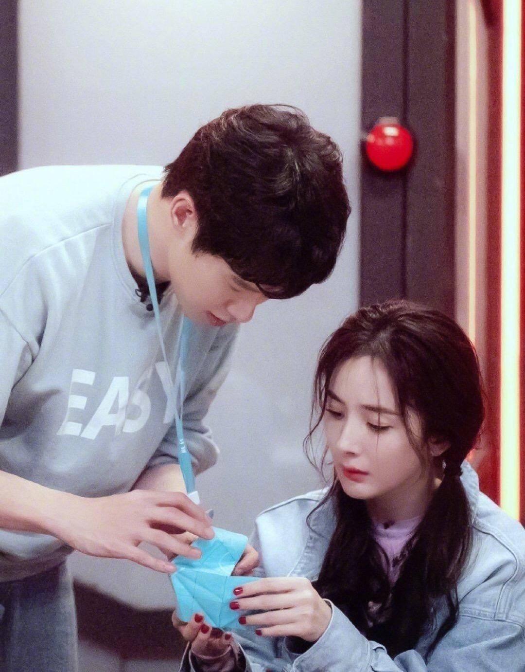 楊冪最新采訪視頻，時(shí)代之星的光芒閃耀之旅