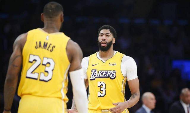 湖人與快船最新比賽,湖人與快船最新比賽,一場自然美景中的籃球盛宴