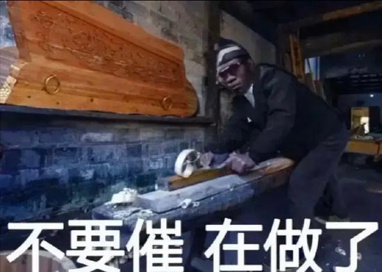 最新棺材新聞，小巷深處的特色小店，棺材藝術煥發新生命