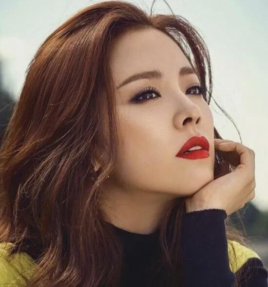 韓國十大明星，勵志力量與變化之美的璀璨光芒