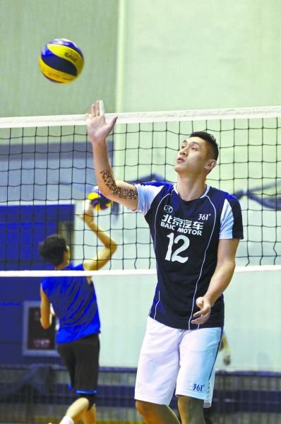 王琛演員,從舞臺到熒屏的成長與自信力量