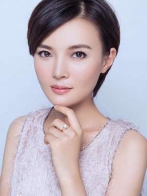王偉女演員，自然美景中的心靈尋覓與寧靜之樂